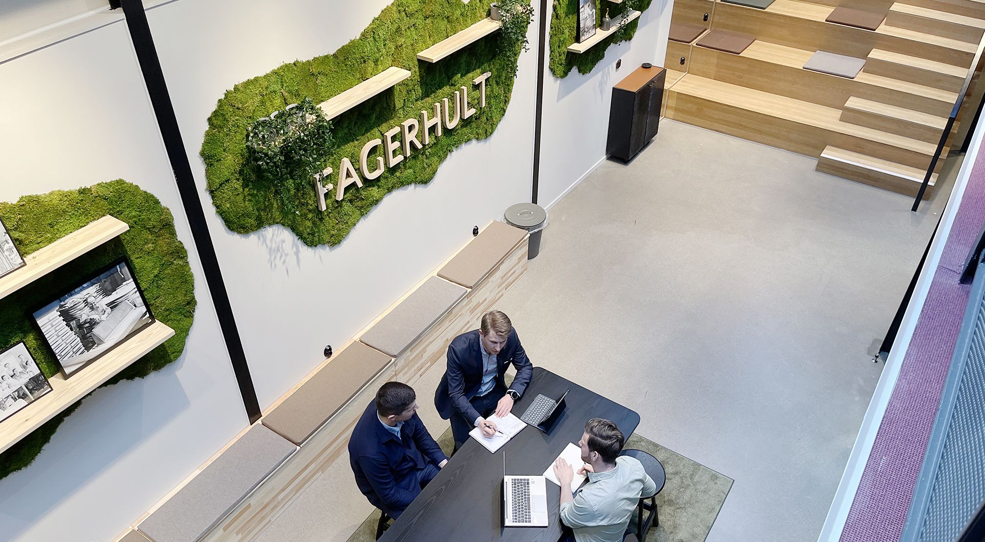 Högt i tak och öppna ytor skapar en härlig atmosfär