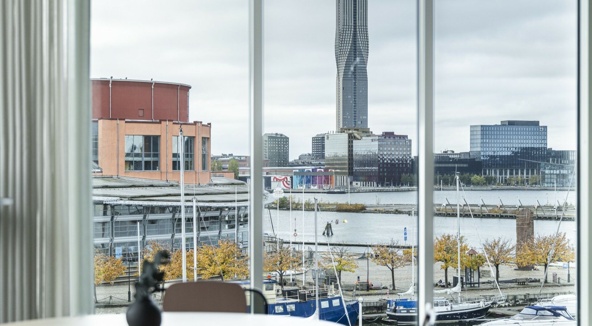 Utsikten från lokalerna är svårslagen. 